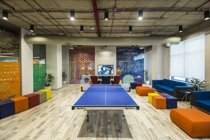 移動設(shè)備公司2550平辦公室設(shè)計實景-第5張圖片-上海古都建筑設(shè)計集團(tuán)