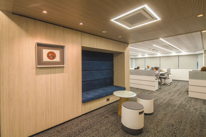 青浦貸款金融公司辦公室裝修設(shè)計-第3張圖片-上海古都建筑設(shè)計集團(tuán)