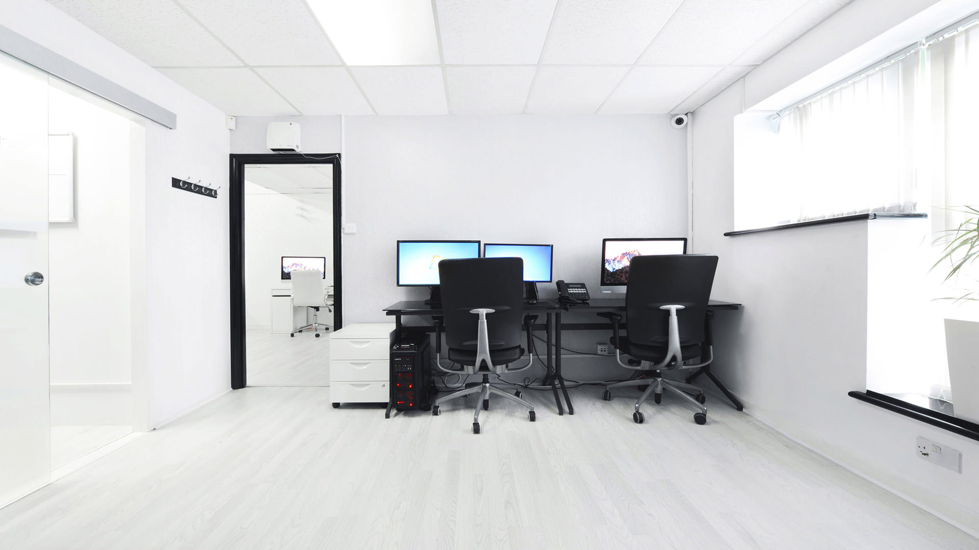 上海辦公室裝修純白色調攝影棚裝修設計-第2張圖片-上海古都建筑設計集團