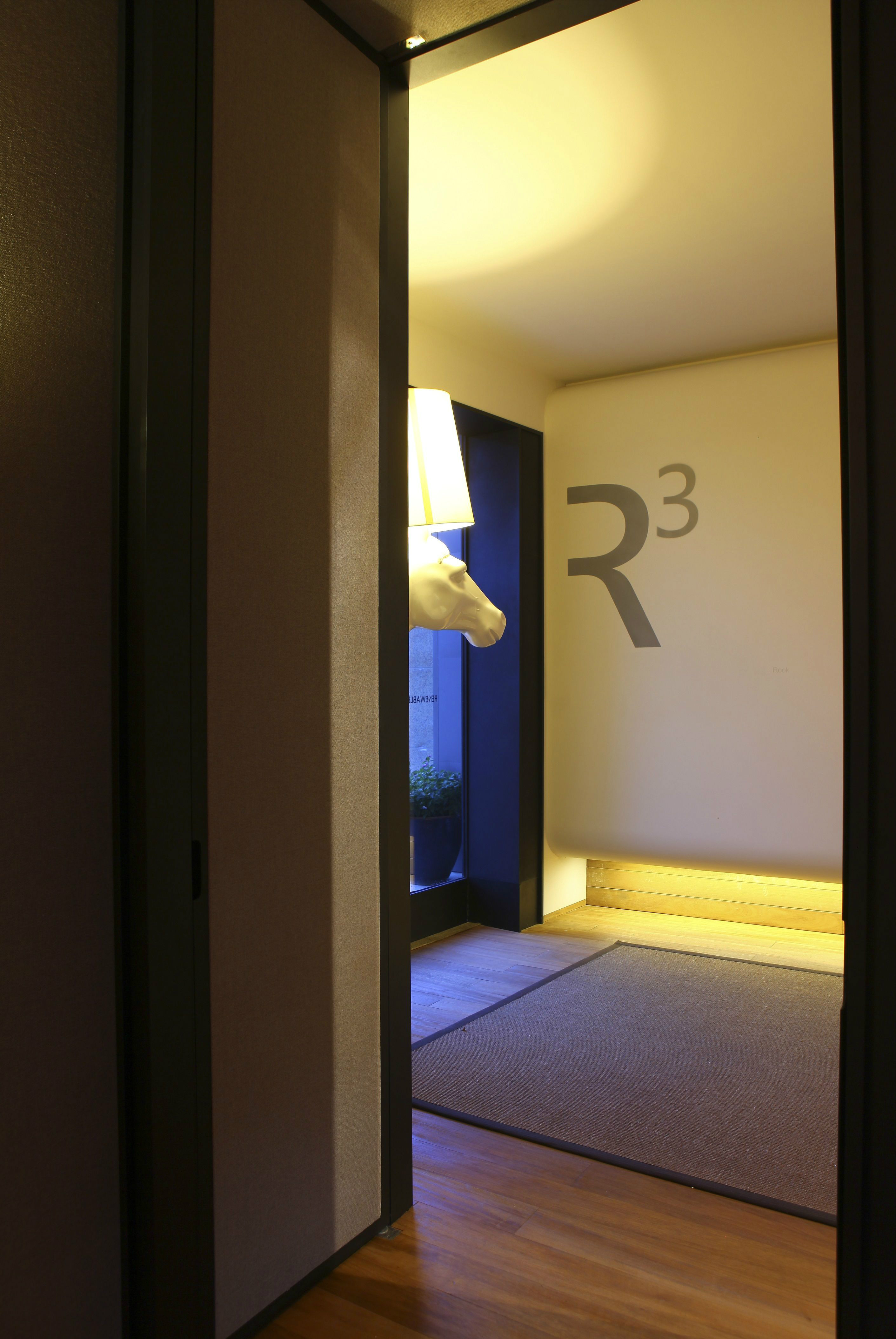 黃浦區(qū)120平設(shè)計公司辦公室裝修案例-第1張圖片-上海古都建筑設(shè)計集團