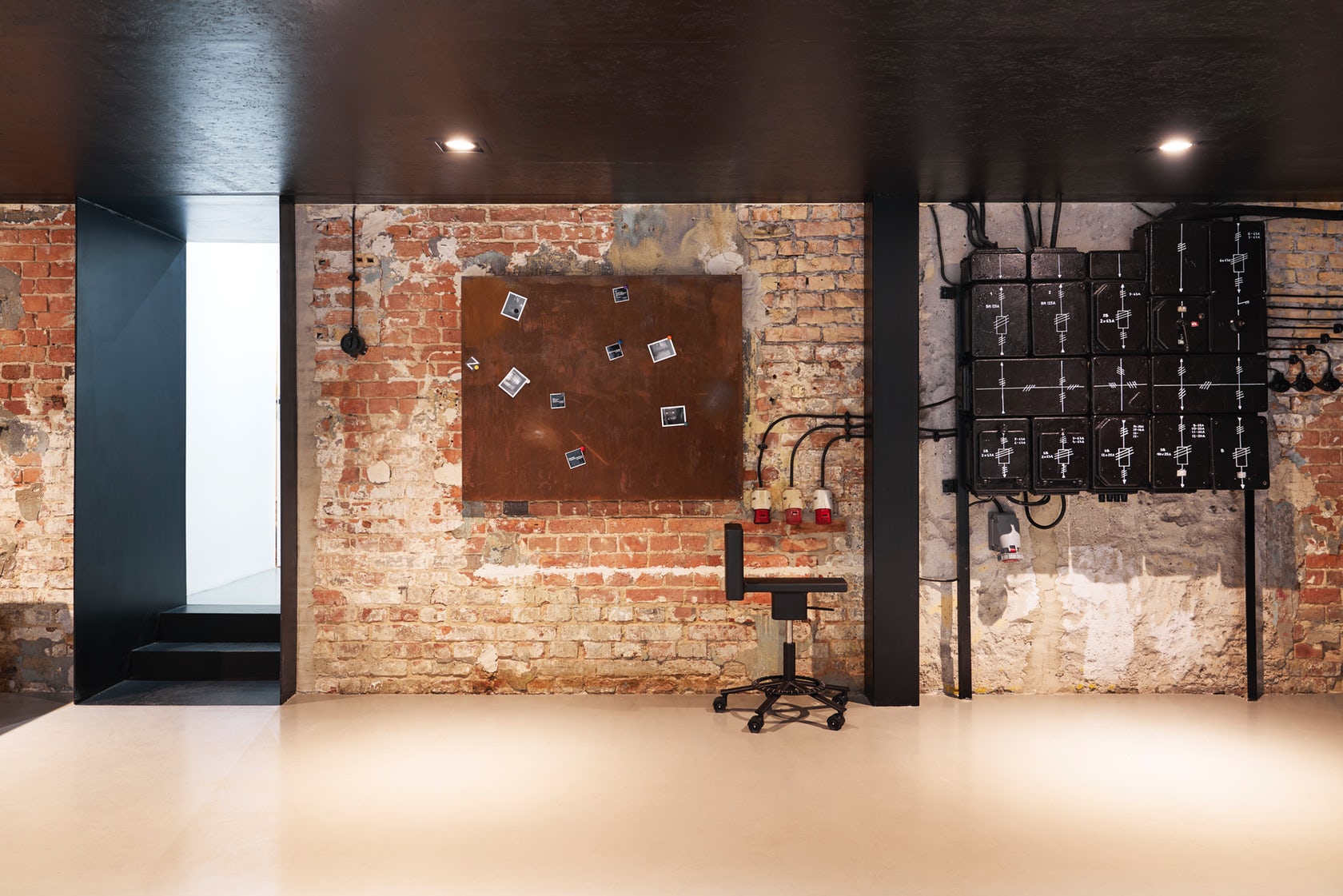 上海辦公室裝修懷舊風(fēng)格攝影棚裝修設(shè)計-第5張圖片-上海古都建筑設(shè)計集團 上海辦公室裝修懷舊風(fēng)格攝影棚裝修設(shè)計-第5張圖片-上海古都建筑設(shè)計集團