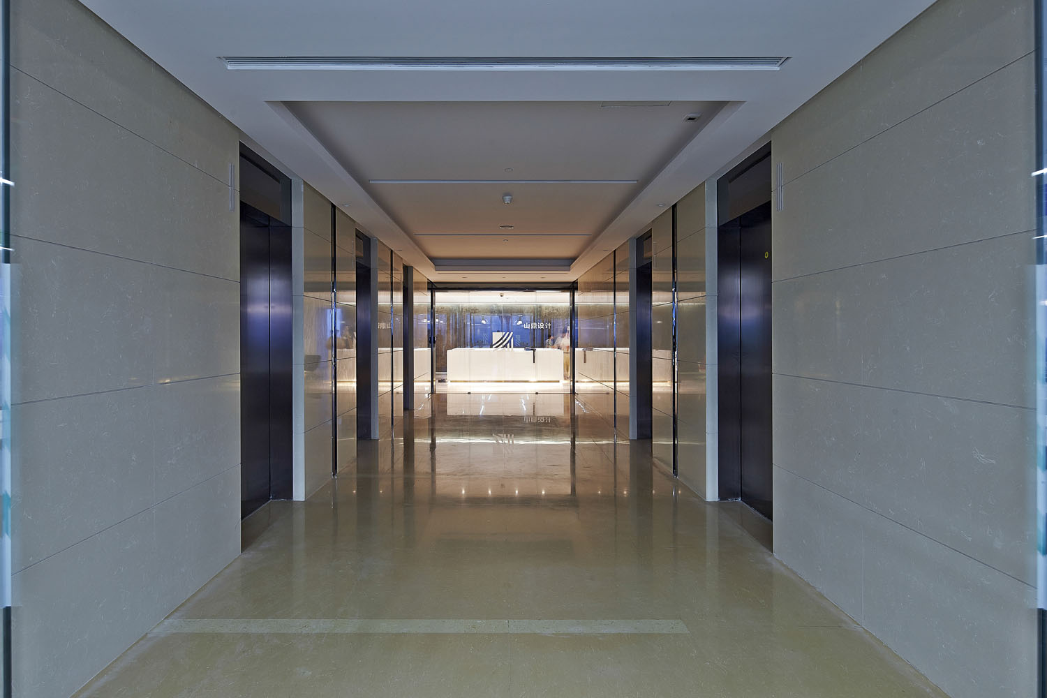 現(xiàn)代科技風(fēng)辦公室裝修設(shè)計效果圖-第12張圖片-上海古都建筑設(shè)計集團(tuán)