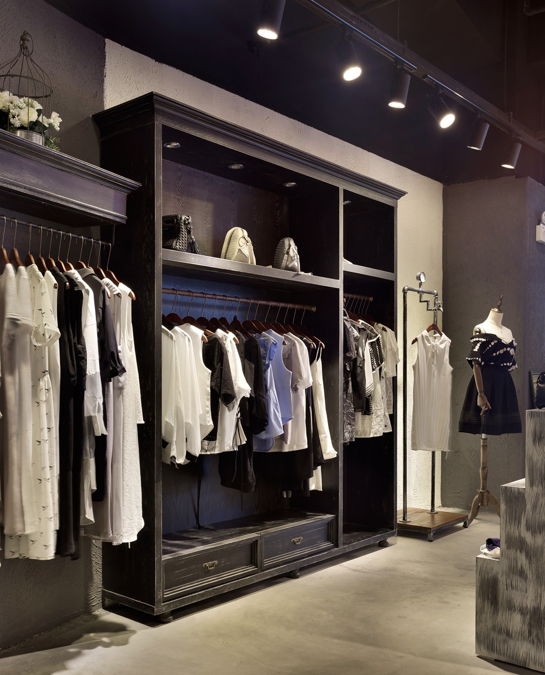 loft風格女裝店裝修設(shè)計-第6張圖片-上海古都建筑設(shè)計集團
