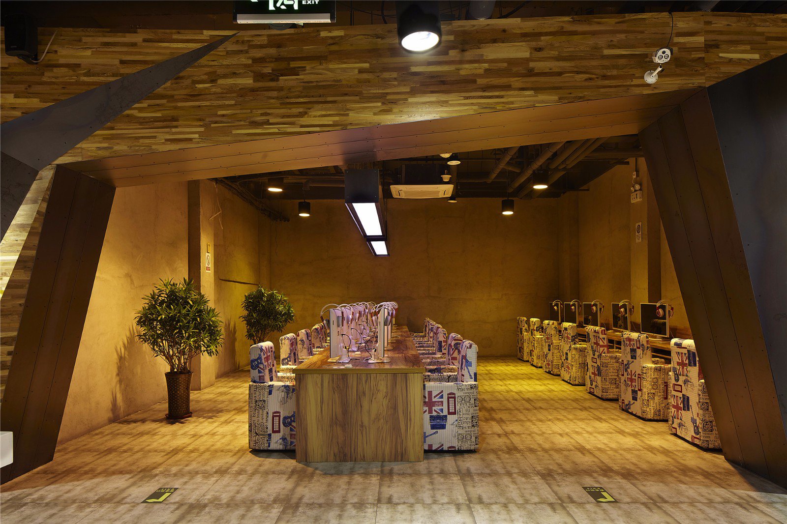 復(fù)古工業(yè)風(fēng)網(wǎng)吧裝修設(shè)計-第2張圖片-上海古都建筑設(shè)計集團(tuán) 復(fù)古工業(yè)風(fēng)網(wǎng)吧裝修設(shè)計-第2張圖片-上海古都建筑設(shè)計集團(tuán)