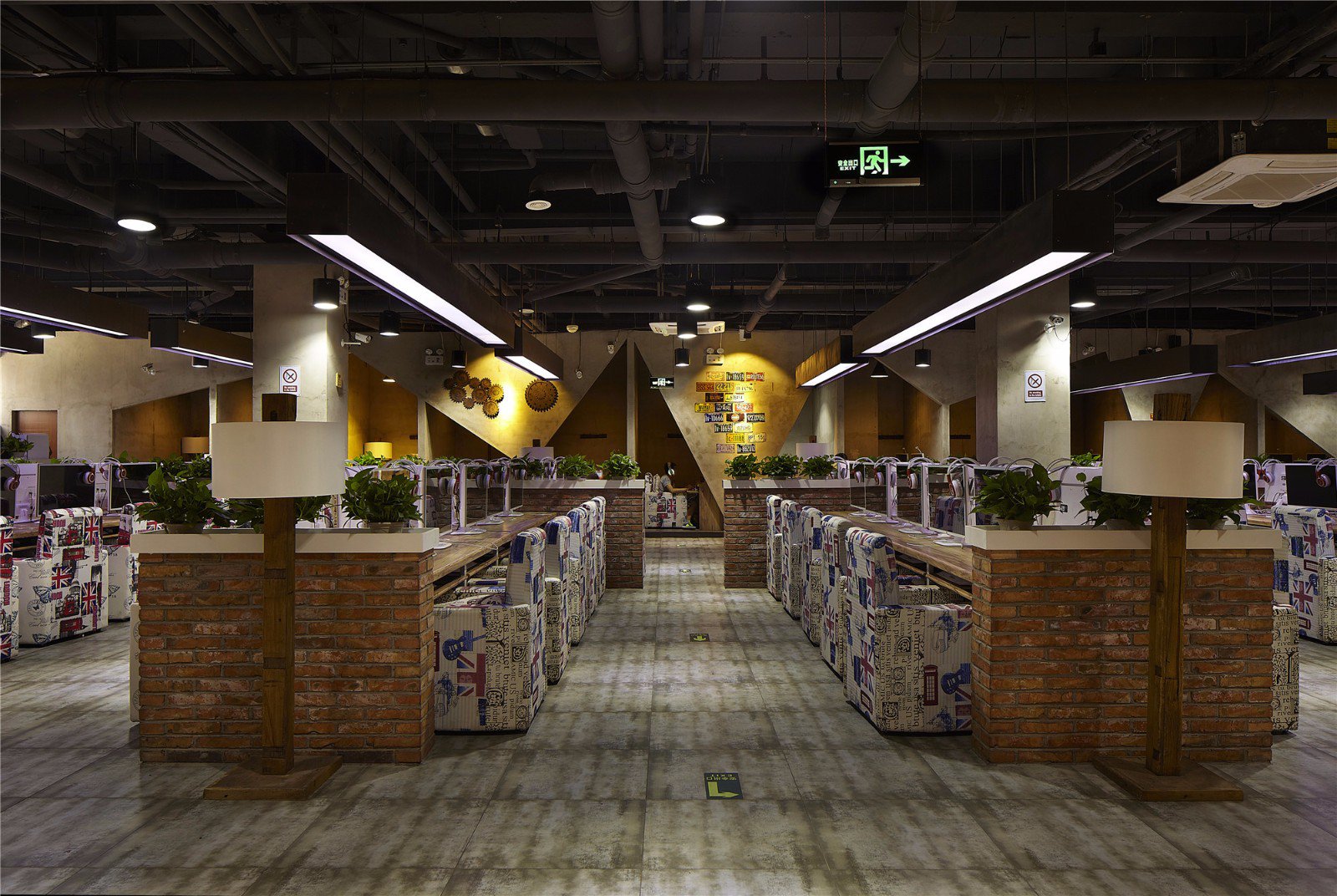 復(fù)古工業(yè)風(fēng)網(wǎng)吧裝修設(shè)計-第1張圖片-上海古都建筑設(shè)計集團(tuán) 復(fù)古工業(yè)風(fēng)網(wǎng)吧裝修設(shè)計-第1張圖片-上海古都建筑設(shè)計集團(tuán)