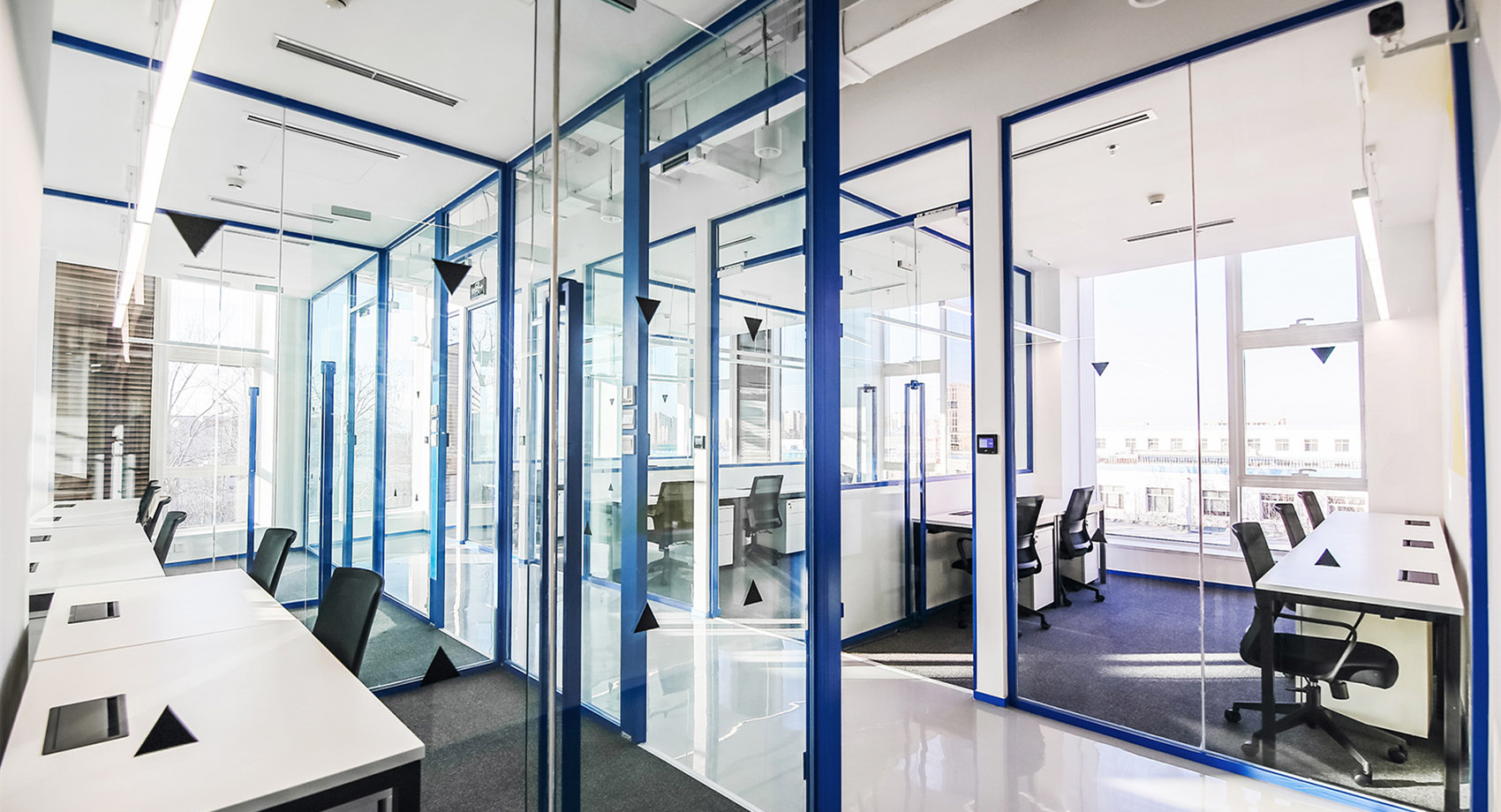 時尚簡約公共辦公空間裝修設(shè)計(jì)-第3張圖片-上海古都建筑設(shè)計(jì)集團(tuán)