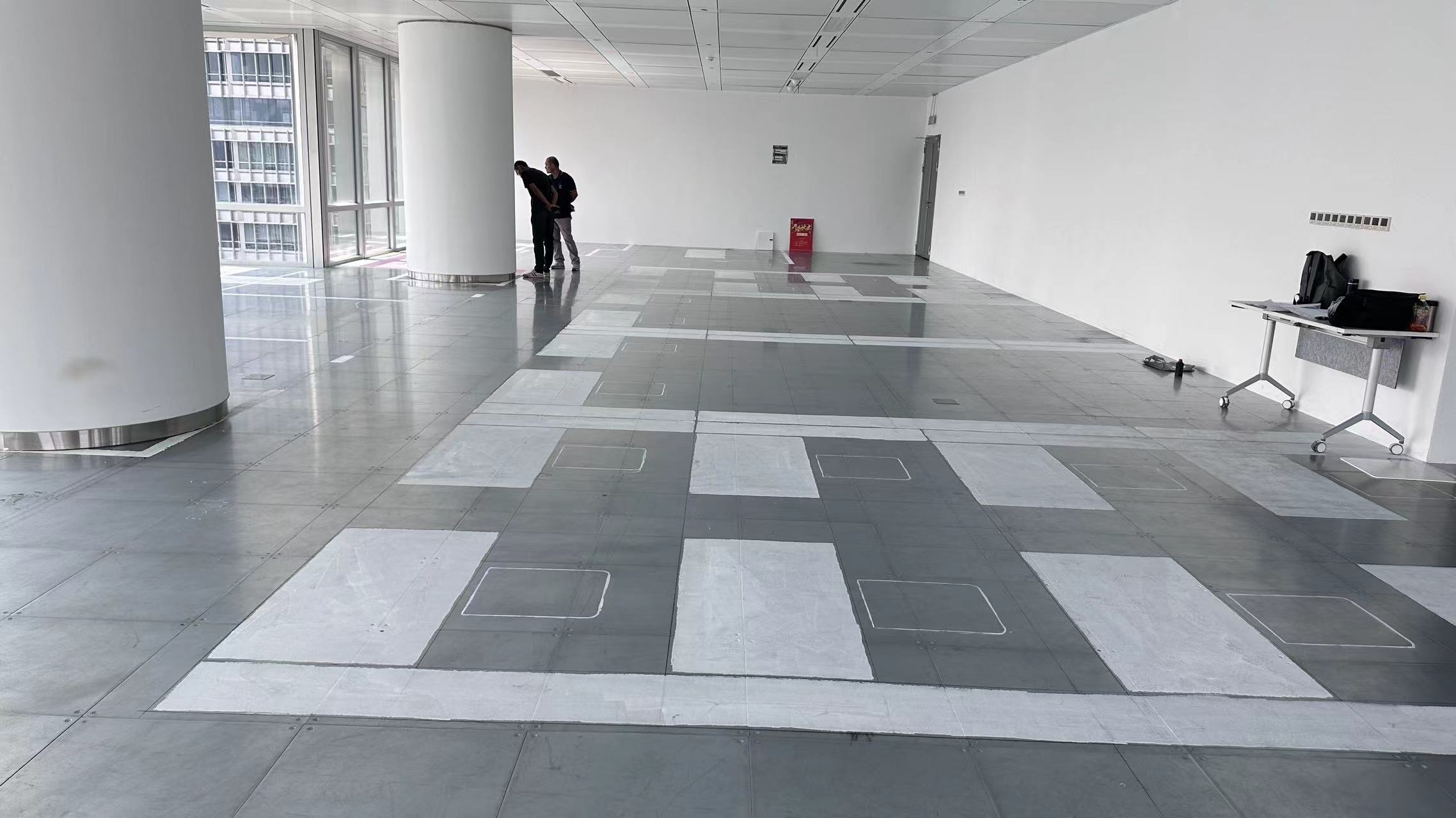 虹口來(lái)福士辦公室裝修現(xiàn)場(chǎng)，放線階段-第2張圖片-上海古都建筑設(shè)計(jì)集團(tuán)