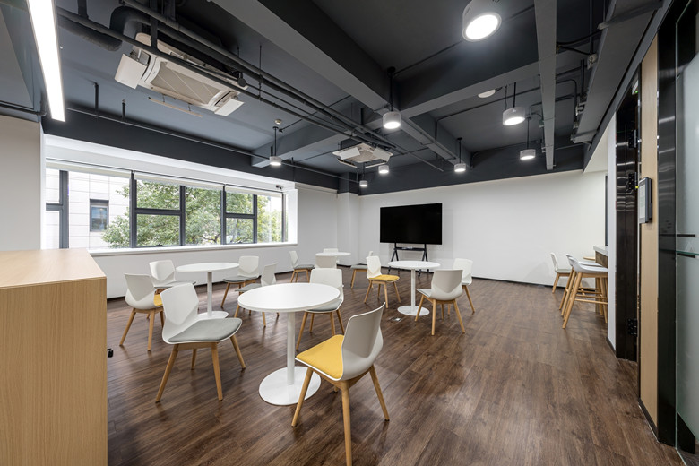 浦東辦公室裝修550平辦公室設(shè)計裝潢實景圖-第1張圖片-上海古都建筑設(shè)計集團