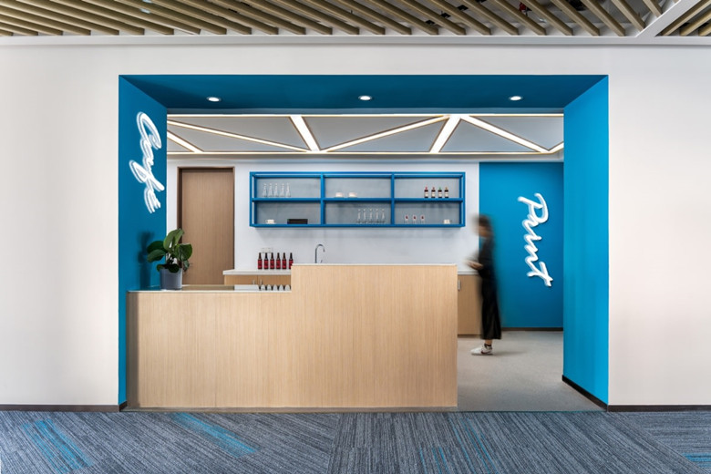 1700㎡科技研發(fā)公司辦公室裝修設(shè)計欣賞-辦公室裝修設(shè)計效果圖-第3張圖片-上海古都建筑設(shè)計集團