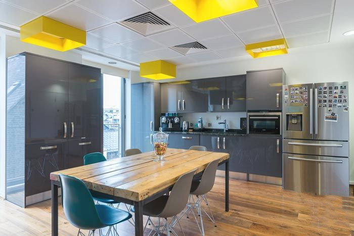 浦東870平金融服務(wù)公司辦公空間設(shè)計(jì)方案-辦公室裝修設(shè)計(jì)效果圖-第3張圖片-上海古都建筑設(shè)計(jì)集團(tuán)